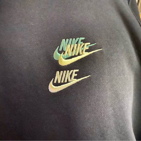 Nike Embroidered Round Neck Pullover. - Picture 3 of 8